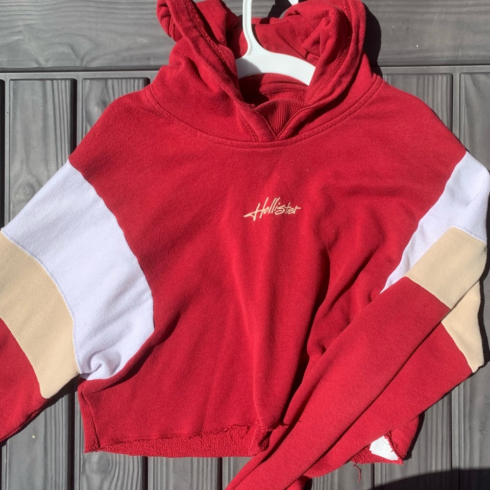 ✨✨CROPPED HOLLISTER HOODIE✨✨
